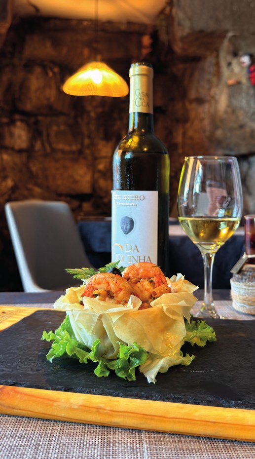 Petisco e Vinho Verde Loureiro em CASA DAS CHEIAS