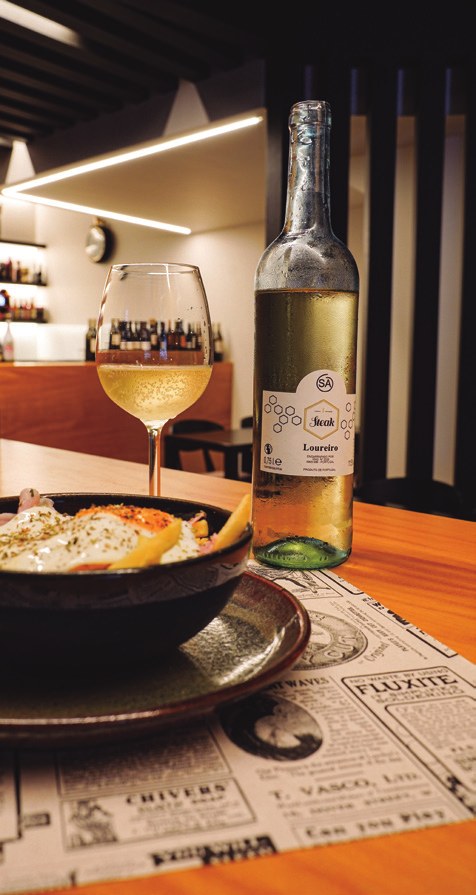 Petisco e Vinho Verde Loureiro em CERVEJARIA STEAK